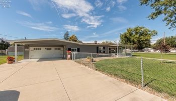 12182 Eaton Blvd., Grafton, 44044, 2 Bedroom Bedrooms, ,1 BathroomBathrooms,Residential,For Sale,Eaton Blvd.,20263885