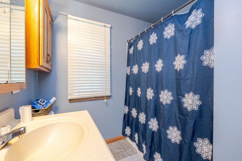 1327 Fleetwood Drive, Fremont, 43420, 3 Bedroom Bedrooms, ,1 BathroomBathrooms,Residential,For Sale,Fleetwood,20263738