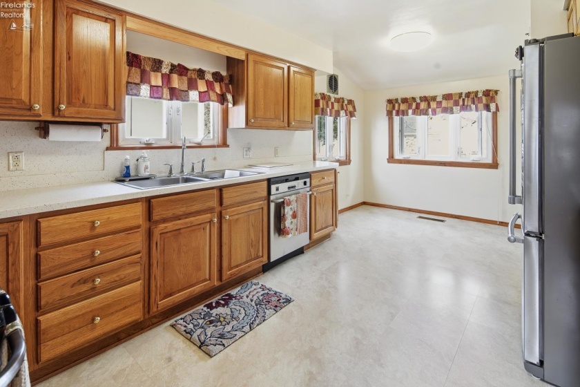 5920 Clover Lane, Walbridge, 43465, 4 Bedroom Bedrooms, ,1 BathroomBathrooms,Residential,For Sale,Clover,20263725