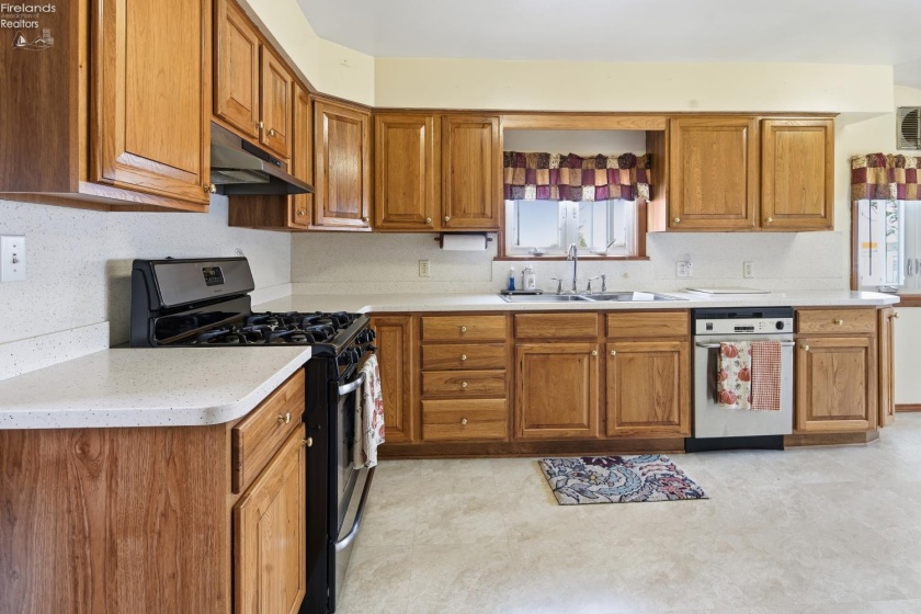 5920 Clover Lane, Walbridge, 43465, 4 Bedroom Bedrooms, ,1 BathroomBathrooms,Residential,For Sale,Clover,20263725