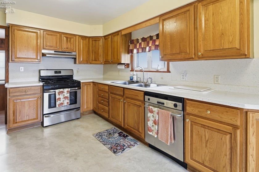 5920 Clover Lane, Walbridge, 43465, 4 Bedroom Bedrooms, ,1 BathroomBathrooms,Residential,For Sale,Clover,20263725
