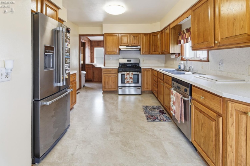 5920 Clover Lane, Walbridge, 43465, 4 Bedroom Bedrooms, ,1 BathroomBathrooms,Residential,For Sale,Clover,20263725
