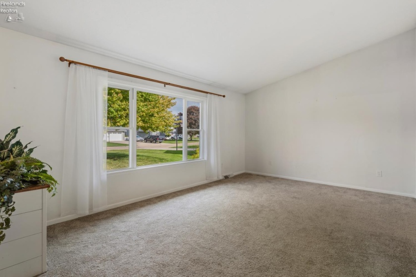 314 Linden Way Drive, Sandusky, 44870, 3 Bedroom Bedrooms, ,3 BathroomBathrooms,Residential,For Sale,Linden Way,20263815