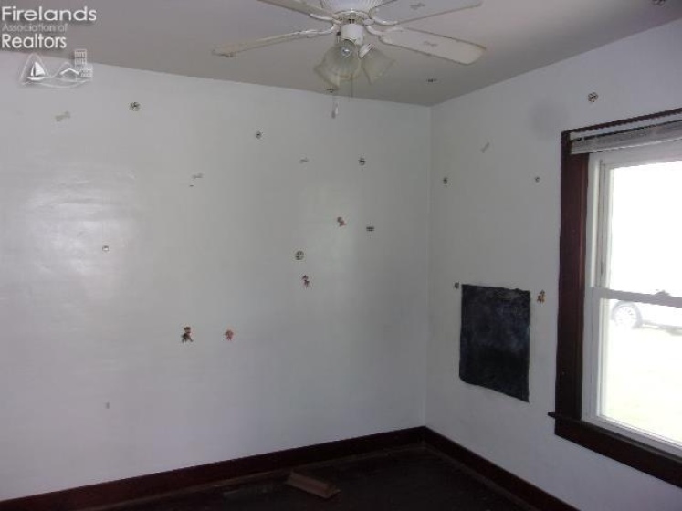 516 Miller Avenue, Fostoria, 44830, 2 Bedroom Bedrooms, ,1 BathroomBathrooms,Residential,For Sale,Miller,20263981
