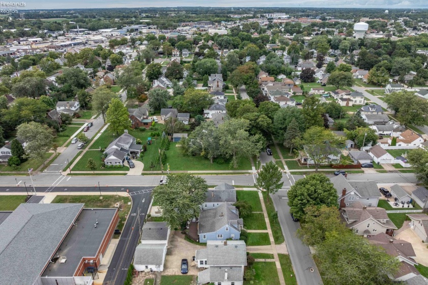 304 42nd Street, Sandusky, 44870, 2 Bedroom Bedrooms, ,2 BathroomBathrooms,Residential,For Sale,42nd,20263817
