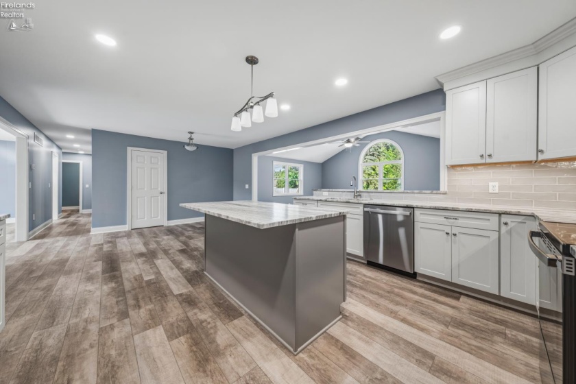 2124 Roselawn Drive, Fremont, 43420, 3 Bedroom Bedrooms, ,3 BathroomBathrooms,Residential,For Sale,Roselawn,20263794