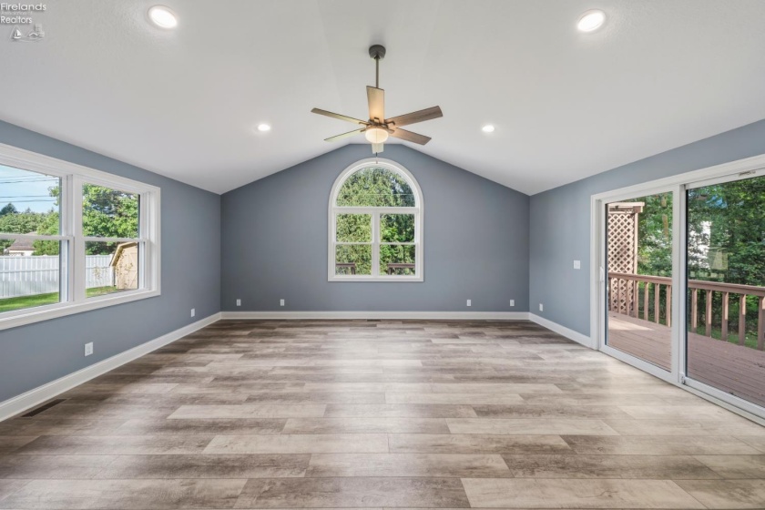 2124 Roselawn Drive, Fremont, 43420, 3 Bedroom Bedrooms, ,3 BathroomBathrooms,Residential,For Sale,Roselawn,20263794
