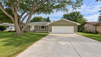 2124 Roselawn Drive, Fremont, 43420, 3 Bedroom Bedrooms, ,3 BathroomBathrooms,Residential,For Sale,Roselawn,20263794