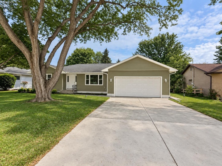 2124 Roselawn Drive, Fremont, 43420, 3 Bedroom Bedrooms, ,3 BathroomBathrooms,Residential,For Sale,Roselawn,20263794