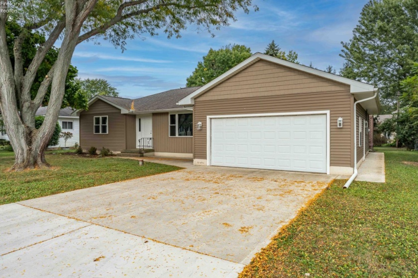 2124 Roselawn Drive, Fremont, 43420, 3 Bedroom Bedrooms, ,3 BathroomBathrooms,Residential,For Sale,Roselawn,20263794