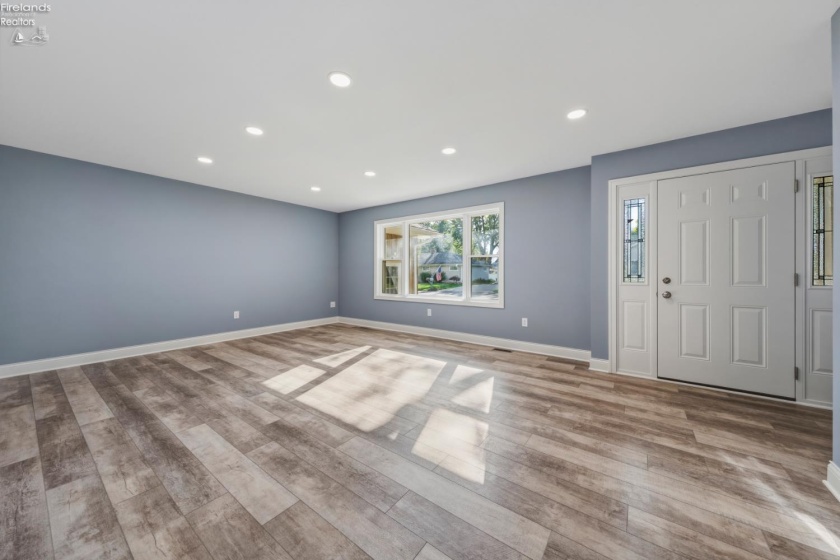 2124 Roselawn Drive, Fremont, 43420, 3 Bedroom Bedrooms, ,3 BathroomBathrooms,Residential,For Sale,Roselawn,20263794