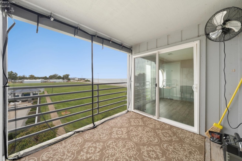 328 Clinton Reef Drive, Port Clinton, 43452, 2 Bedroom Bedrooms, ,2 BathroomBathrooms,Residential,For Sale,Clinton Reef,20263968