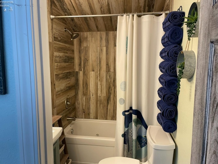 1871 Locust Street, Port Clinton, 43452, 3 Bedroom Bedrooms, ,2 BathroomBathrooms,Residential,For Sale,Locust,20264028