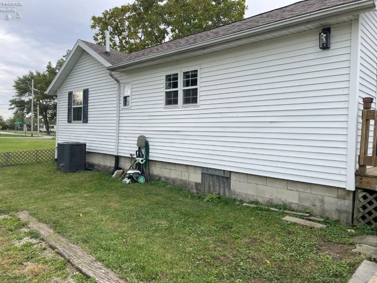 1871 Locust Street, Port Clinton, 43452, 3 Bedroom Bedrooms, ,2 BathroomBathrooms,Residential,For Sale,Locust,20264028