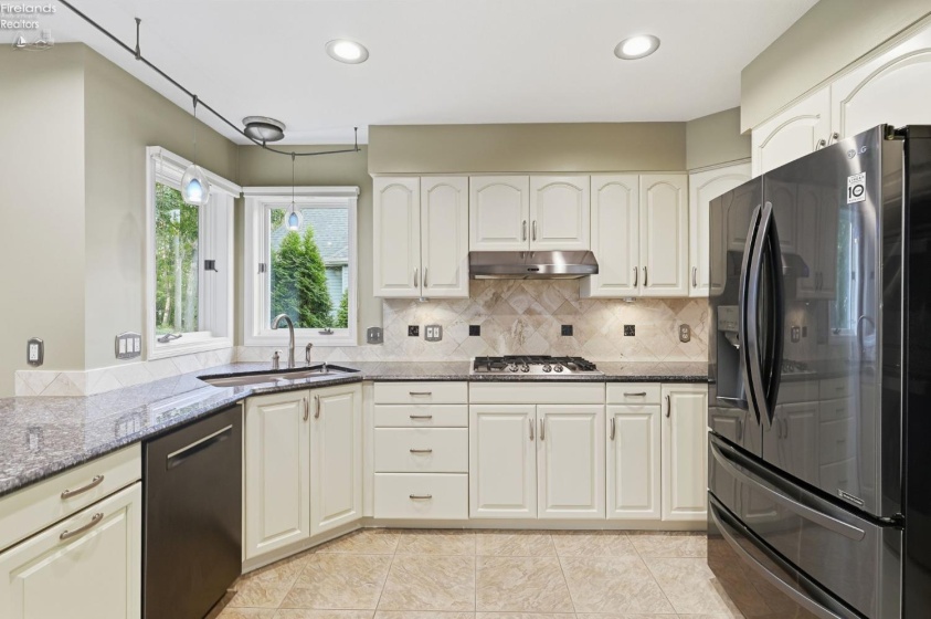 4165 Laurel Ridge Drive, Port Clinton, 43452, 4 Bedroom Bedrooms, ,3 BathroomBathrooms,Residential,For Sale,Laurel Ridge,20264037
