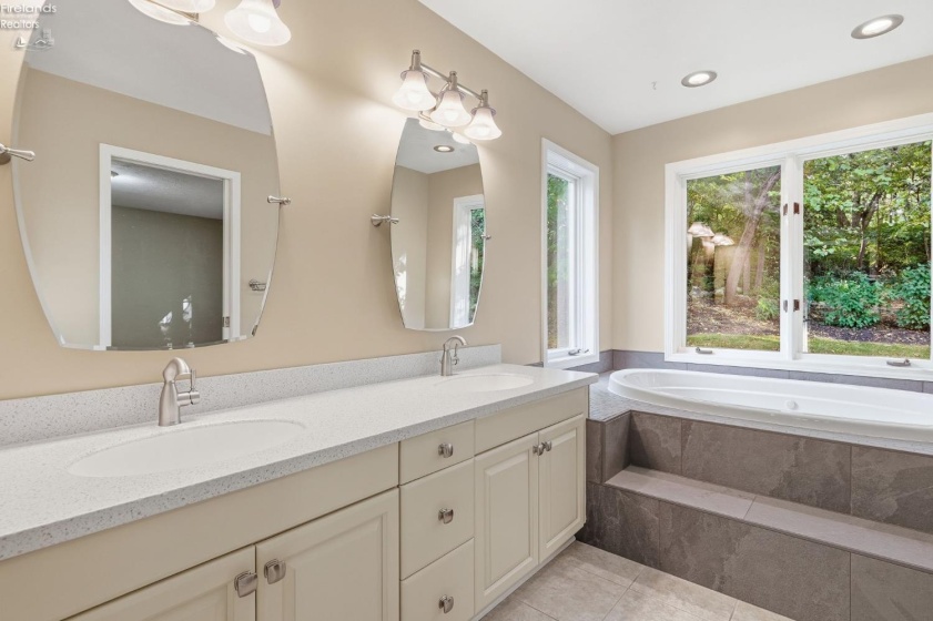 4165 Laurel Ridge Drive, Port Clinton, 43452, 4 Bedroom Bedrooms, ,3 BathroomBathrooms,Residential,For Sale,Laurel Ridge,20264037