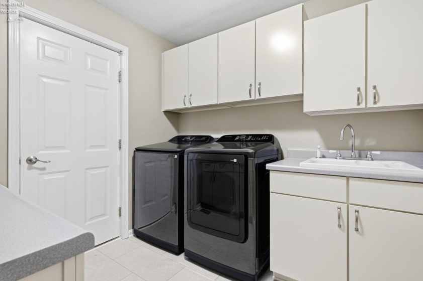 4165 Laurel Ridge Drive, Port Clinton, 43452, 4 Bedroom Bedrooms, ,3 BathroomBathrooms,Residential,For Sale,Laurel Ridge,20264037