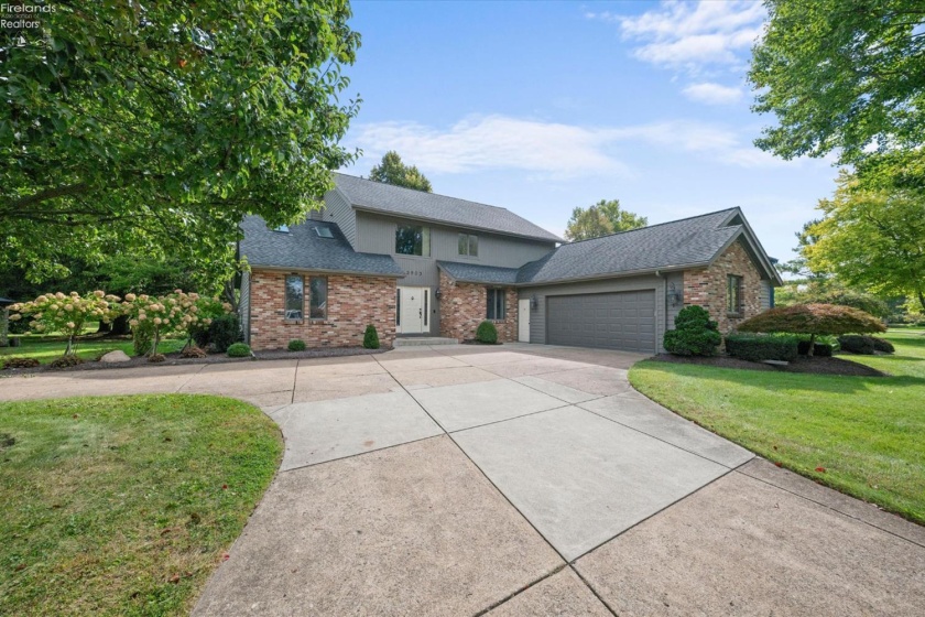 3903 Deerpath Drive, Sandusky, 44870, 5 Bedroom Bedrooms, ,4 BathroomBathrooms,Residential,For Sale,Deerpath Drive,20263970