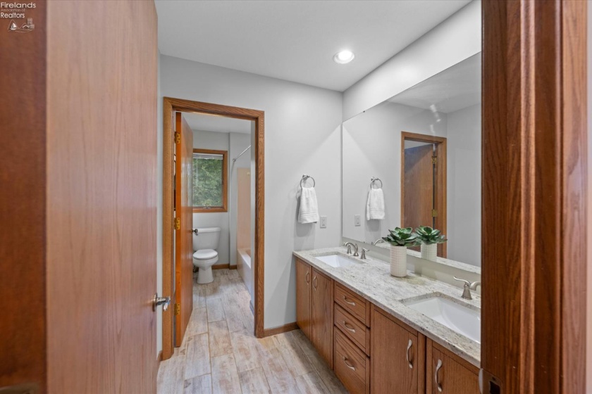 3903 Deerpath Drive, Sandusky, 44870, 5 Bedroom Bedrooms, ,4 BathroomBathrooms,Residential,For Sale,Deerpath Drive,20263970