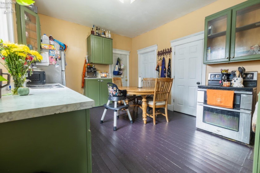 407 Northwest Street, Bellevue, 44811, ,Multiple Units,For Sale,Northwest,20263887
