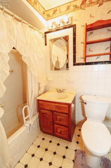 319 Lawrence Street, Sandusky, 44870, 4 Bedroom Bedrooms, ,2 BathroomBathrooms,Residential,For Sale,Lawrence,20263659