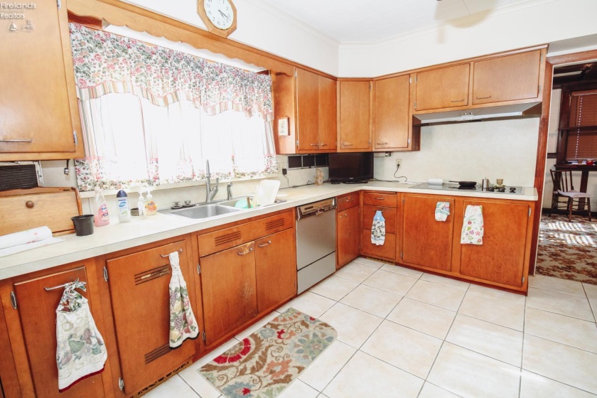 319 Lawrence Street, Sandusky, 44870, 4 Bedroom Bedrooms, ,2 BathroomBathrooms,Residential,For Sale,Lawrence,20263659