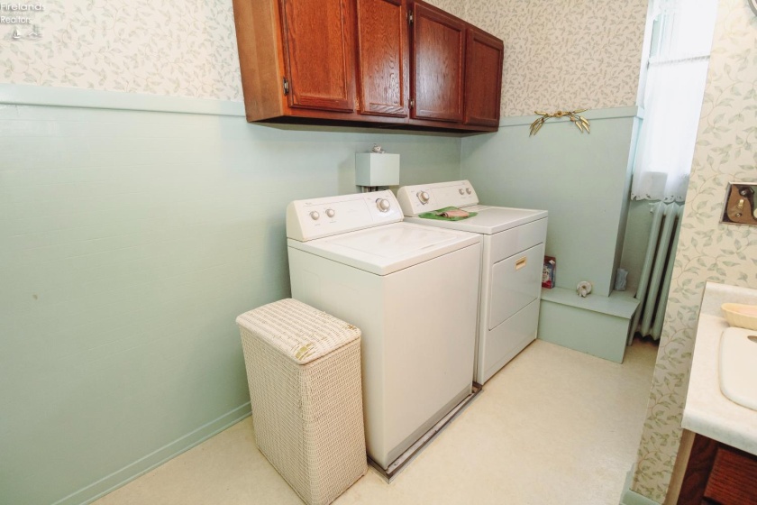 319 Lawrence Street, Sandusky, 44870, 4 Bedroom Bedrooms, ,2 BathroomBathrooms,Residential,For Sale,Lawrence,20263659