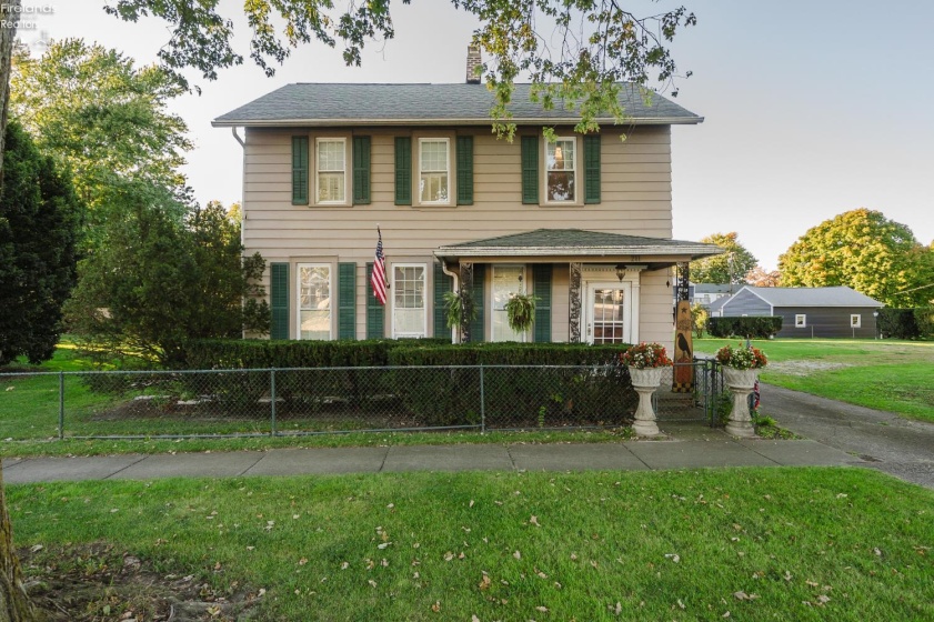 211 Fremont Avenue, Sandusky, 44870, 3 Bedroom Bedrooms, ,2 BathroomBathrooms,Residential,For Sale,Fremont,20264077