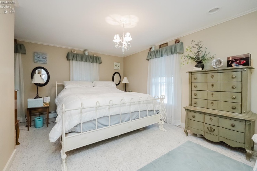 211 Fremont Avenue, Sandusky, 44870, 3 Bedroom Bedrooms, ,2 BathroomBathrooms,Residential,For Sale,Fremont,20264077