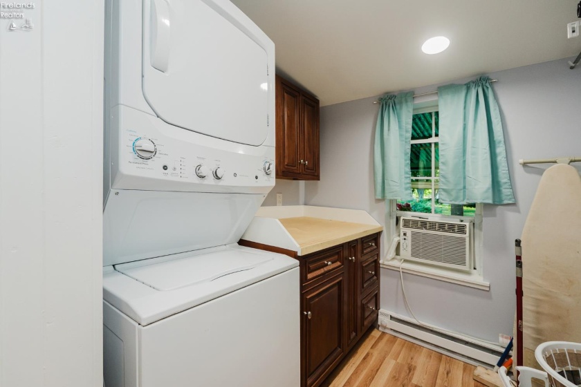 211 Fremont Avenue, Sandusky, 44870, 3 Bedroom Bedrooms, ,2 BathroomBathrooms,Residential,For Sale,Fremont,20264077