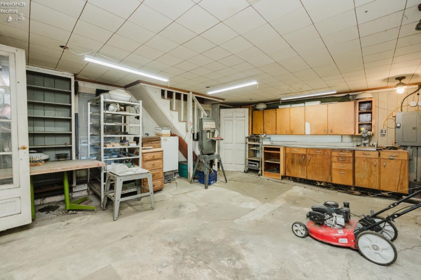 211 Fremont Avenue, Sandusky, 44870, 3 Bedroom Bedrooms, ,2 BathroomBathrooms,Residential,For Sale,Fremont,20264077