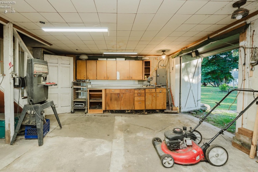 211 Fremont Avenue, Sandusky, 44870, 3 Bedroom Bedrooms, ,2 BathroomBathrooms,Residential,For Sale,Fremont,20264077