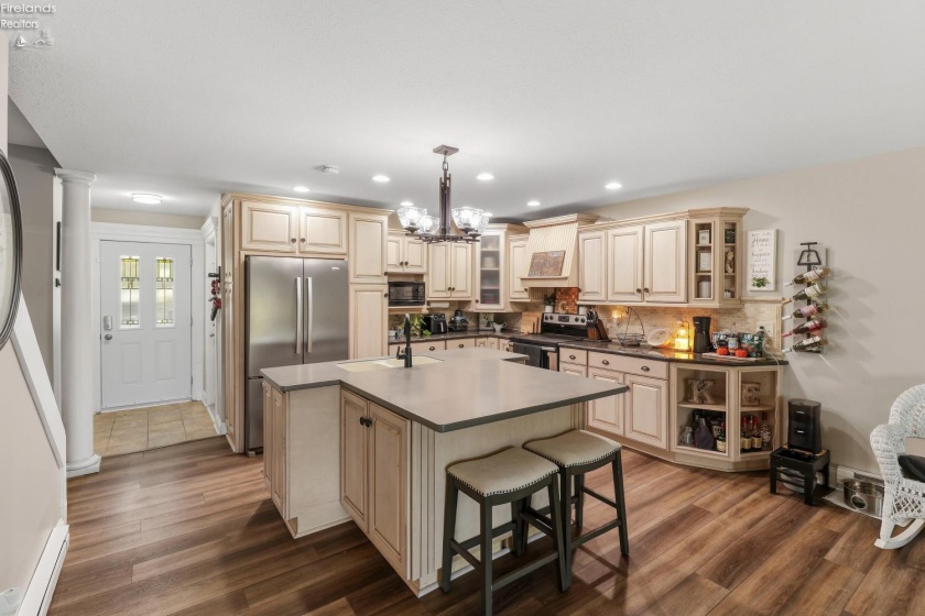 4703 Pinewood Drive, Sandusky, 44870, 3 Bedroom Bedrooms, ,2 BathroomBathrooms,Residential,For Sale,Pinewood,20263929