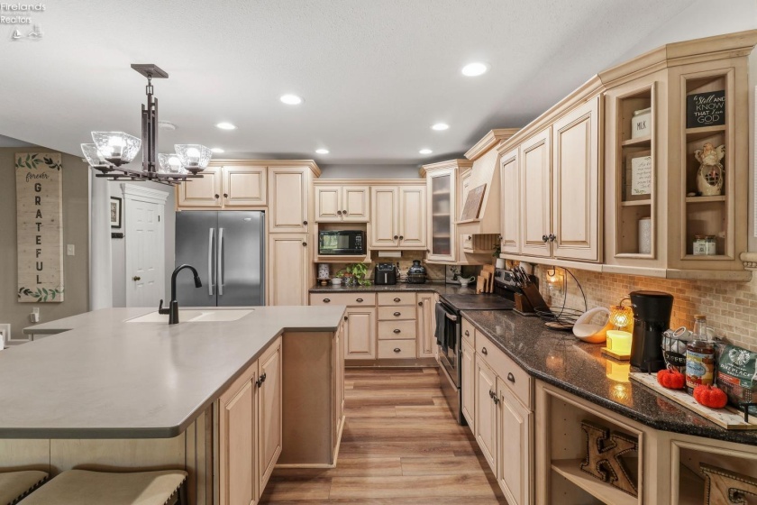 4703 Pinewood Drive, Sandusky, 44870, 3 Bedroom Bedrooms, ,2 BathroomBathrooms,Residential,For Sale,Pinewood,20263929