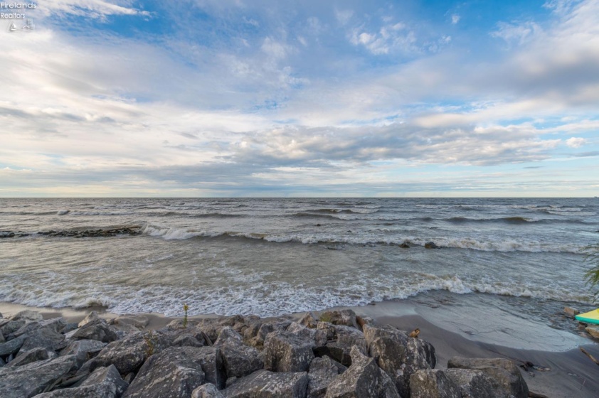 2781 Whispering Shores Dr, Vermilion, 44089, 2 Bedroom Bedrooms, ,2 BathroomBathrooms,Residential,For Sale,Whispering Shores Dr,20264099
