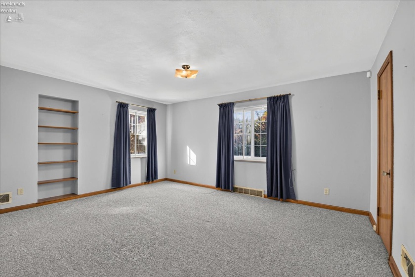 2803 Starr Avenue, Oregon, 43616, ,2 BathroomBathrooms,Residential,For Sale,Starr,20264087