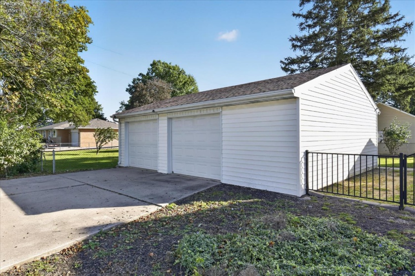 2803 Starr Avenue, Oregon, 43616, ,2 BathroomBathrooms,Residential,For Sale,Starr,20264087