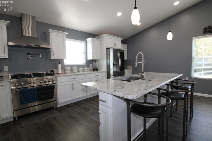 3255 Lakeshore Drive, Port Clinton, 43452, 3 Bedroom Bedrooms, ,3 BathroomBathrooms,Residential,For Sale,Lakeshore,20264120