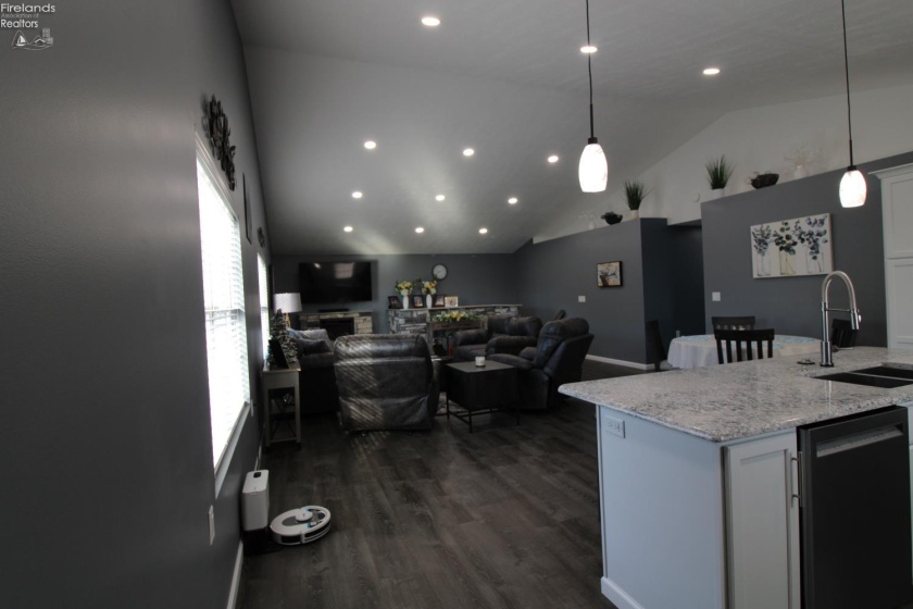 3255 Lakeshore Drive, Port Clinton, 43452, 3 Bedroom Bedrooms, ,3 BathroomBathrooms,Residential,For Sale,Lakeshore,20264120