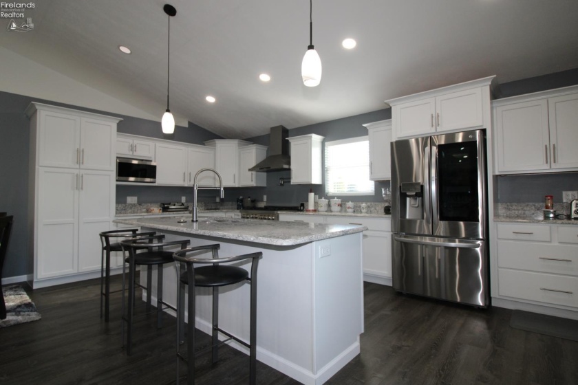 3255 Lakeshore Drive, Port Clinton, 43452, 3 Bedroom Bedrooms, ,3 BathroomBathrooms,Residential,For Sale,Lakeshore,20264120