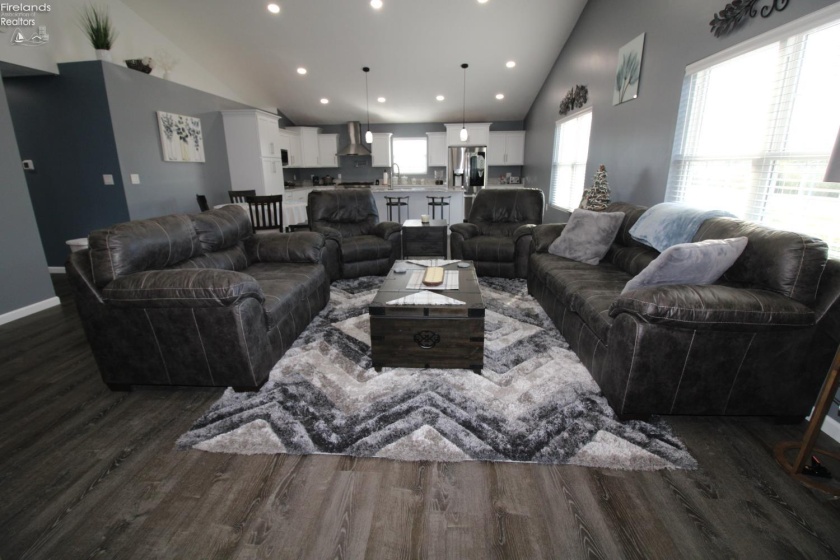 3255 Lakeshore Drive, Port Clinton, 43452, 3 Bedroom Bedrooms, ,3 BathroomBathrooms,Residential,For Sale,Lakeshore,20264120