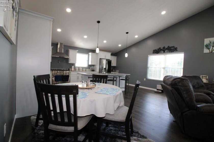 3255 Lakeshore Drive, Port Clinton, 43452, 3 Bedroom Bedrooms, ,3 BathroomBathrooms,Residential,For Sale,Lakeshore,20264120