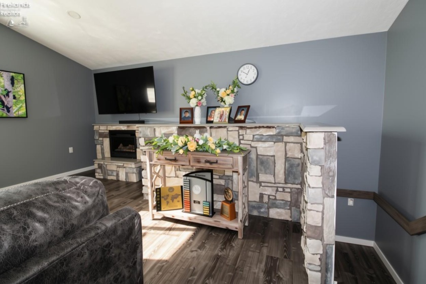 3255 Lakeshore Drive, Port Clinton, 43452, 3 Bedroom Bedrooms, ,3 BathroomBathrooms,Residential,For Sale,Lakeshore,20264120