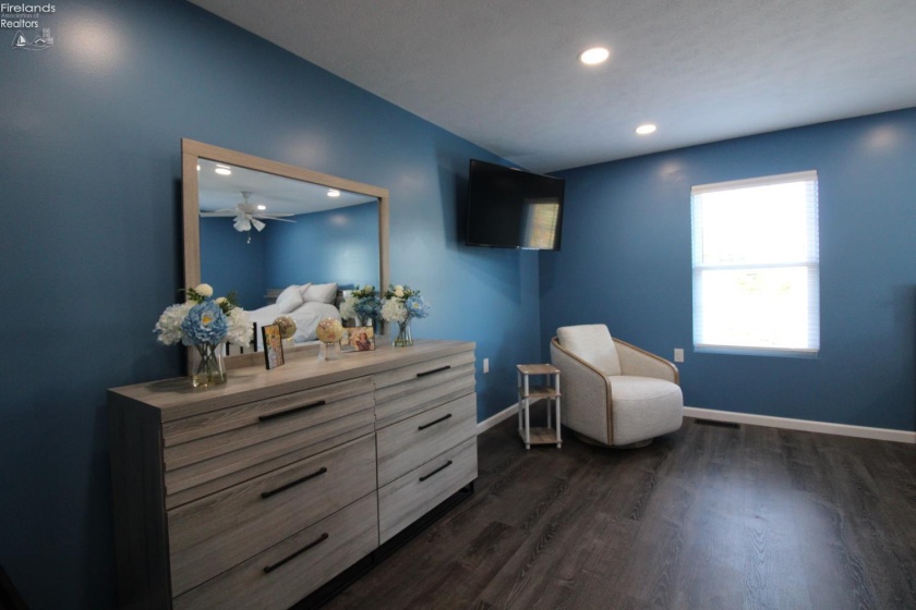 3255 Lakeshore Drive, Port Clinton, 43452, 3 Bedroom Bedrooms, ,3 BathroomBathrooms,Residential,For Sale,Lakeshore,20264120