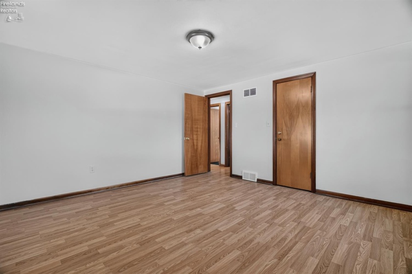 5011 Leavitt Road, Lorain, 44053, 2 Bedroom Bedrooms, ,1 BathroomBathrooms,Residential,For Sale,Leavitt,20264135