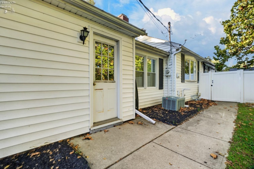 5011 Leavitt Road, Lorain, 44053, 2 Bedroom Bedrooms, ,1 BathroomBathrooms,Residential,For Sale,Leavitt,20264135