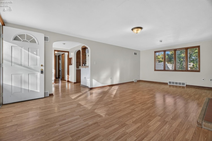 5011 Leavitt Road, Lorain, 44053, 2 Bedroom Bedrooms, ,1 BathroomBathrooms,Residential,For Sale,Leavitt,20264135