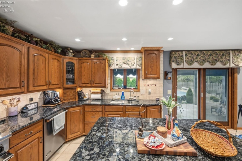 420 Jamestown Avenue, Tiffin, 44883, 4 Bedroom Bedrooms, ,4 BathroomBathrooms,Residential,For Sale,Jamestown,20264139