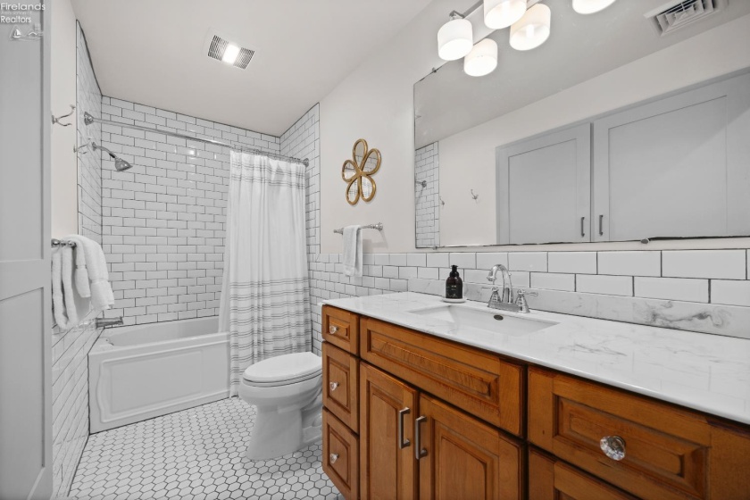 207 Cincinnati Avenue, Huron, 44839, 4 Bedroom Bedrooms, ,2 BathroomBathrooms,Residential,For Sale,Cincinnati,20264050