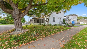 28 Woodlawn Avenue, Norwalk, 44857, 2 Bedroom Bedrooms, ,1 BathroomBathrooms,Residential,For Sale,Woodlawn,20264156
